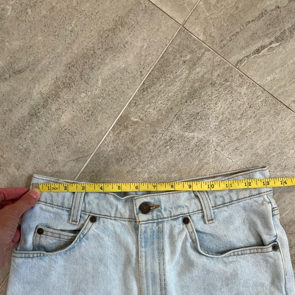 Vintage Levi’s cut off shorts - Picture 6 of 8